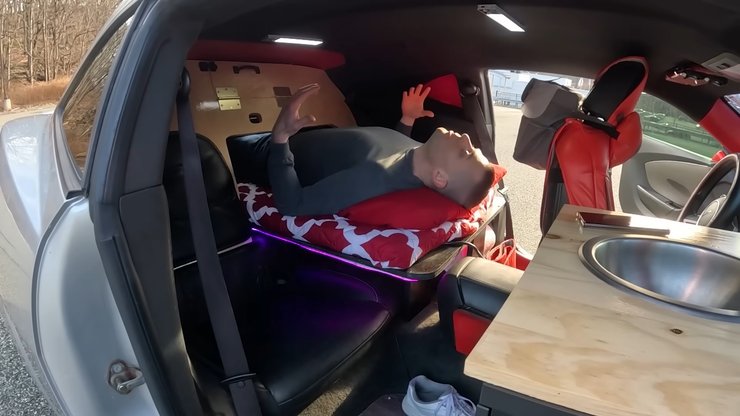 Автодом Chevrolet Camaro внутри