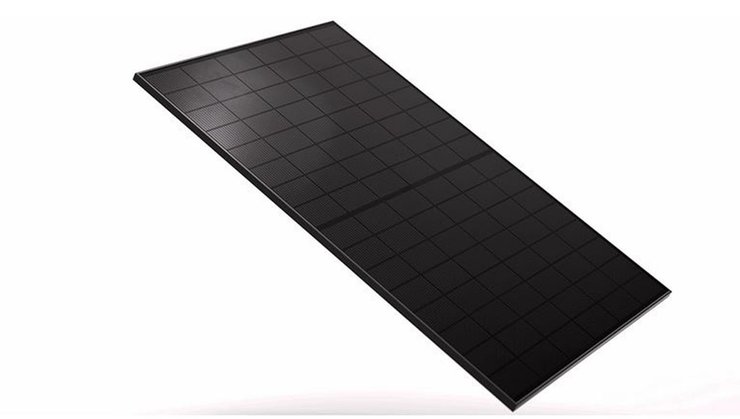 Черная солнечная панель от Megasol