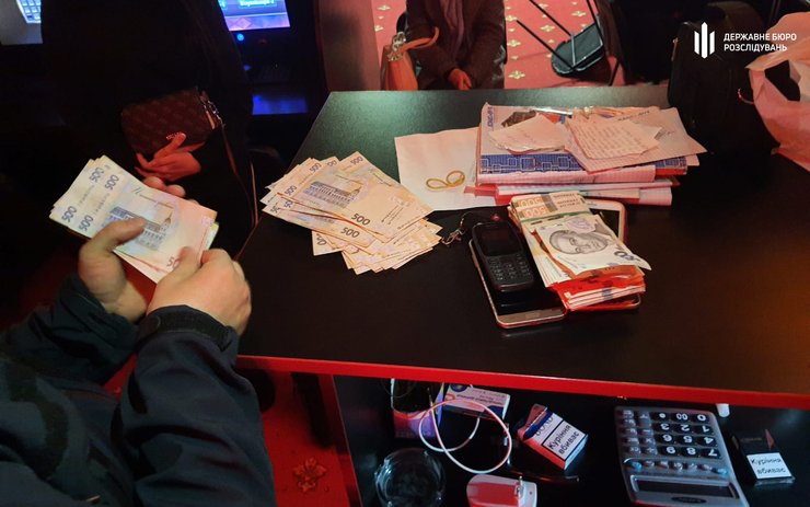 Гроші, вилучення, квартира, підозрюваний, наркотики