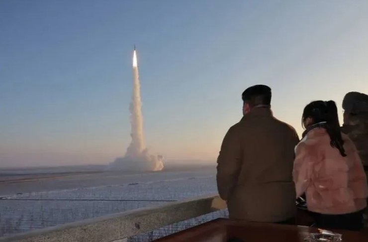 Ким Чен Ын запуск ракеты