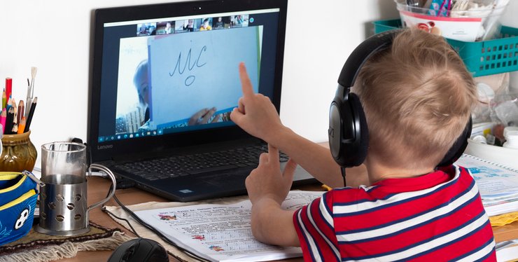 обучение на дому, учиться на дому, дистанционное обучение, школьник, ноутбук, компьютер