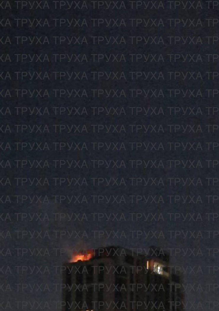 Пожар на крыше многоэтажки Киева после удара "Шахеда"