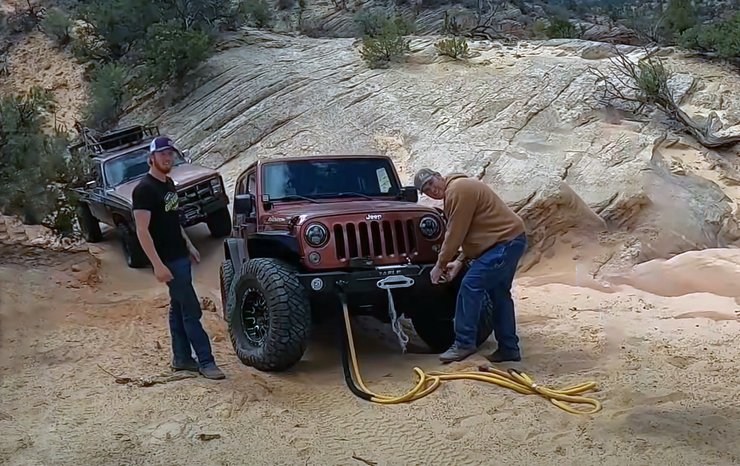 Сломавшийся Jeep Wrangler Rubicon. Фото: скриншот