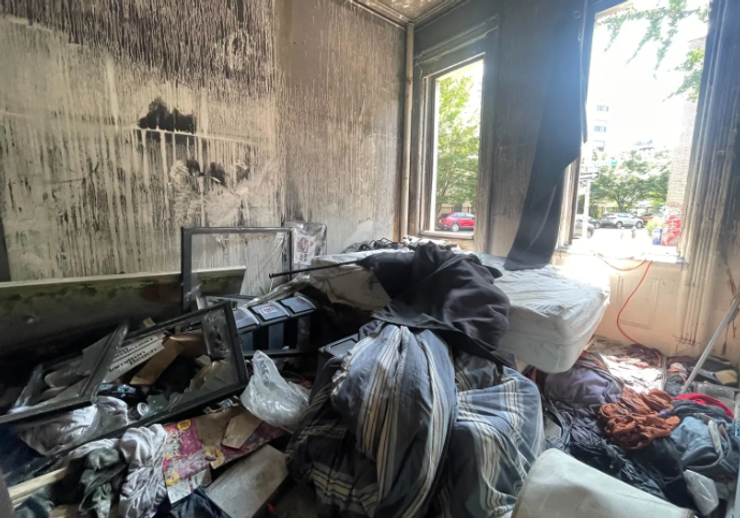 Мужчина поджег свой дом в Нью-Йорке назло соседям, пожар в доме, скандал, конфликты в ЖК, фото, США, курьезы