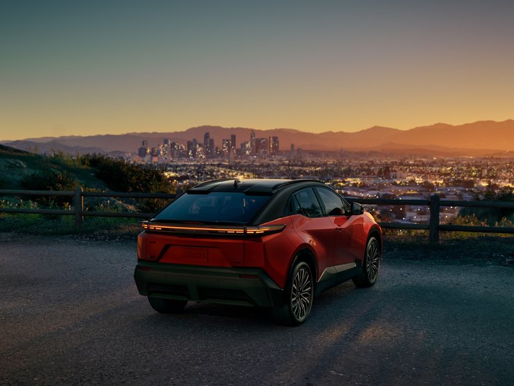 новая Toyota C-HR, Toyota C-HR 2026, электромобиль Toyota, кроссовер Toyota, электрокроссовер Toyota