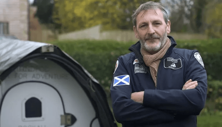 Морський біолог, військовий, викладач, прожив на найсамотнішому острові, скеля, острів,