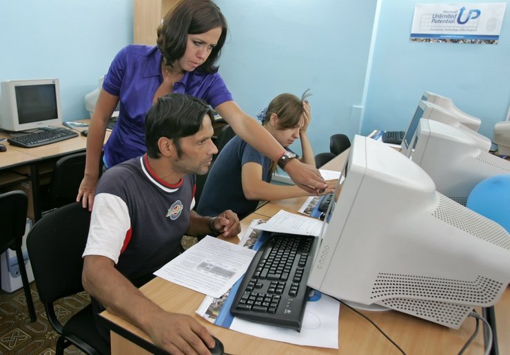 Одним з механізмів подолання безробіття в світі вважається надання громадянам можливості отримати нову кваліфікацію