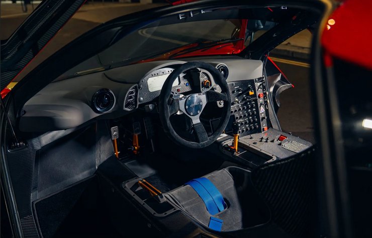 салон McLaren F1 GTR салон McLaren F1