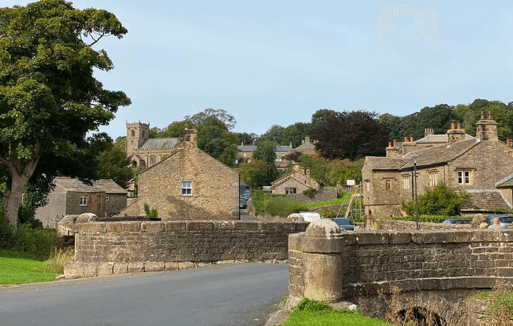 Даунхэм, деревня в Англии, скрытая от глаз деревня, тихая деревня, небольшая деревня, застыла во времени, секретный водопад, дома с призраками