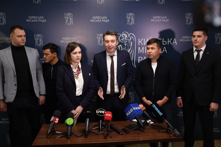 "Слуги народа" призвали не политизировать Киевсовет