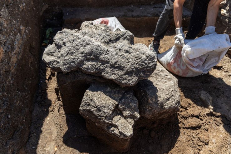 На раскопках в Одессе под Дюком отыскали тесаные камни крепости Хаджибей