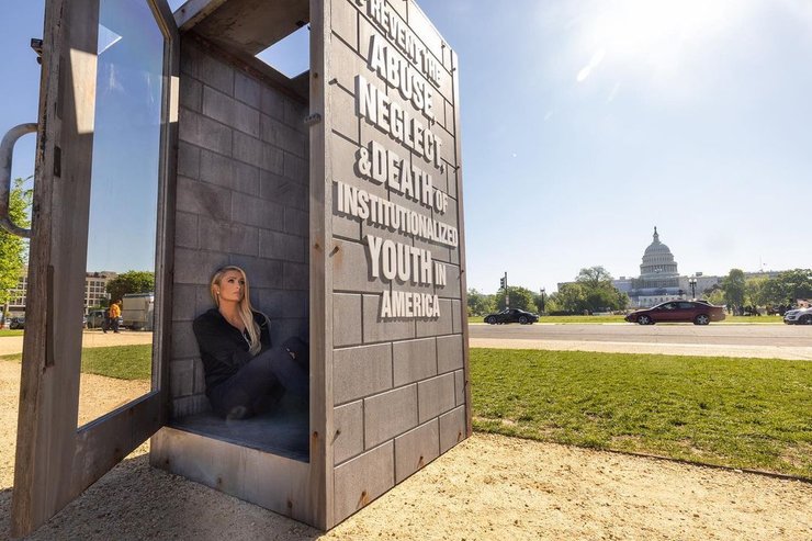 пэрис хилтон, сексуальное насилие, школа интернат