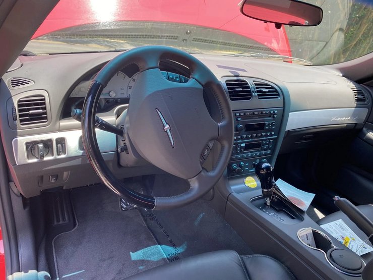салон Ford Thunderbird 2002, Ford Thunderbird