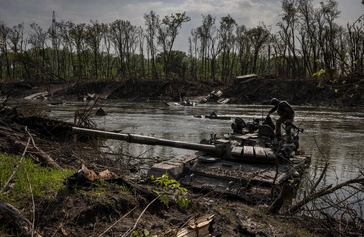 Знищена на березі Сіверського Дінця російська техніка