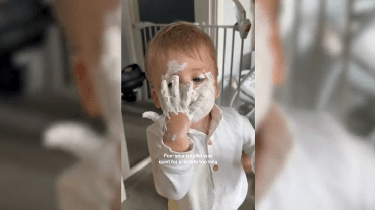 Малыш размазал крем, дети и безопасность дома, вирусное видео TikTok, родительские курьезы, забавные истории с детьми
