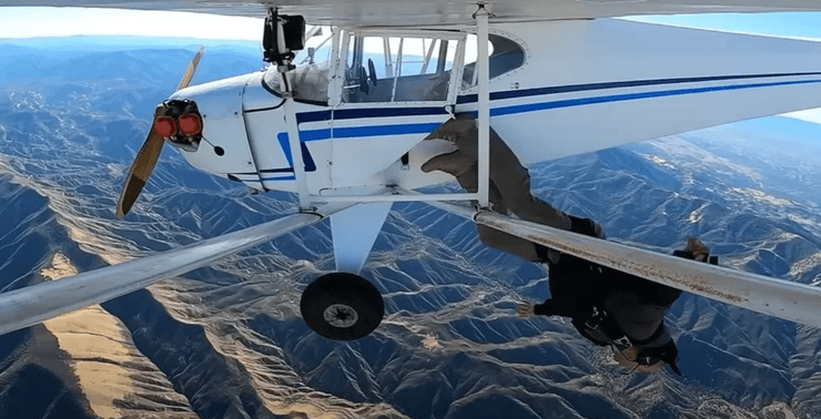 Літак, блогер, парашутист, небо, стрибок з парашутом, аварія літака, авіакатастрофа, падіння