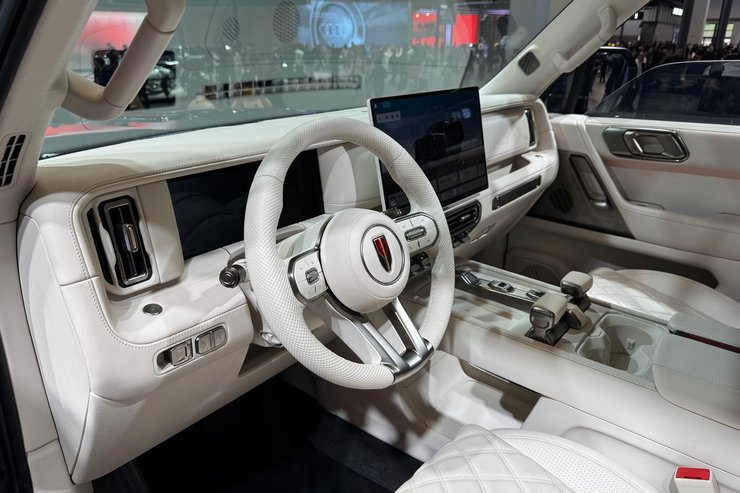 Салон FAW Hongqi P567