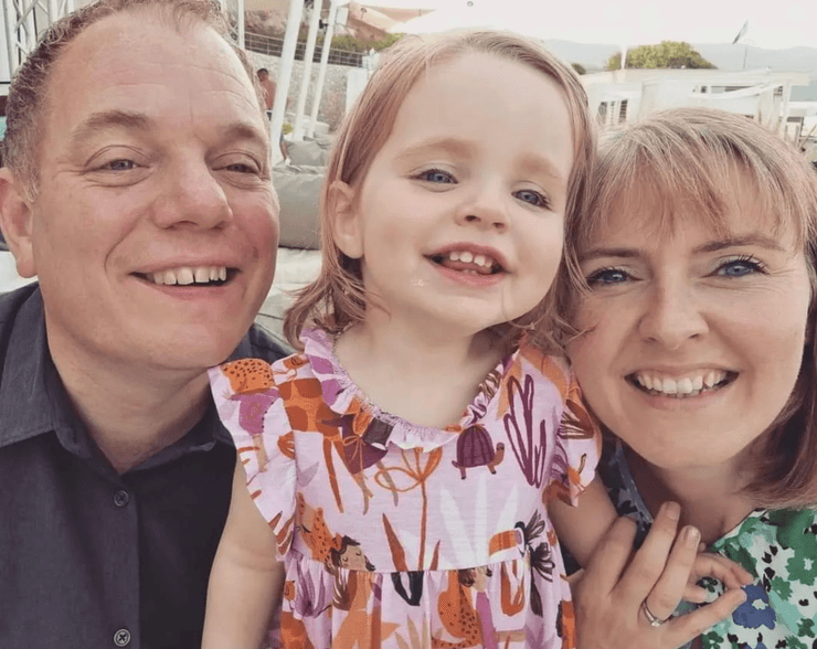 Британская семья, столкнувшаяся с финансовыми и эмоциональными последствиями обмана со стороны подрядчика