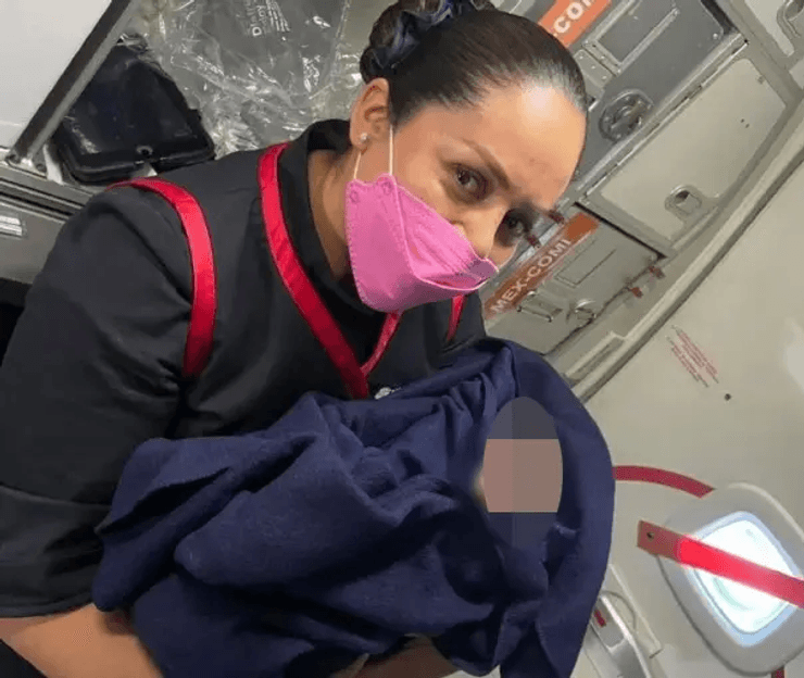 Самолет, авиакомпания Aeromеxico, роды во время полета, роды в самолете, бесплатные полеты, бесплатные перелеты, врач, курьезы