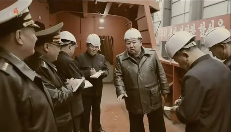 Ким Чен Ын строительство фрегата