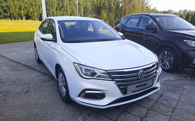 Седан MG 5