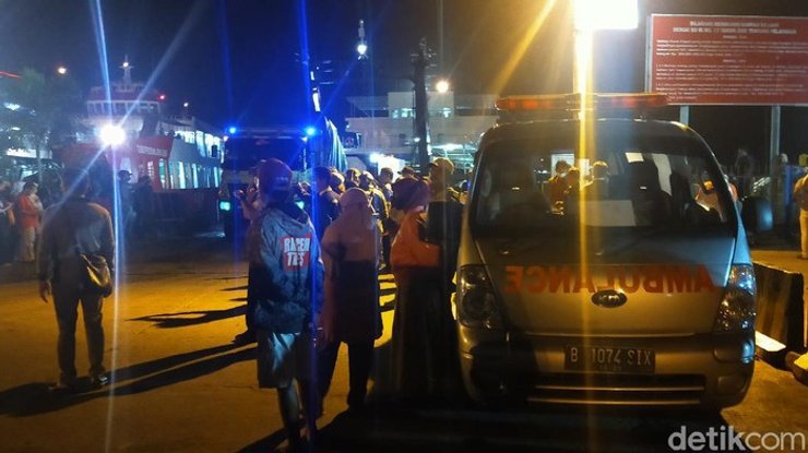 Судно KMP Yunicee з людьми на борту затонуло біля берегів Індонезії