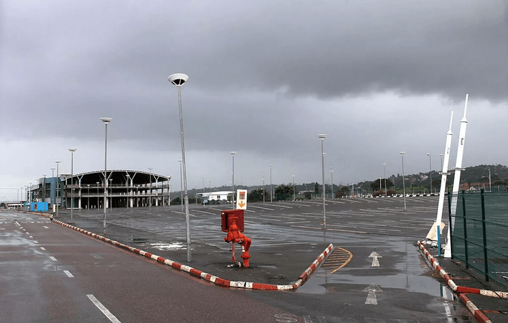 Покинутий аеропорт, аеропорт Дурбана, 250 млн пасажирів, став примарою, аеропорт-привид, покинута будівля, величезний аеропорт