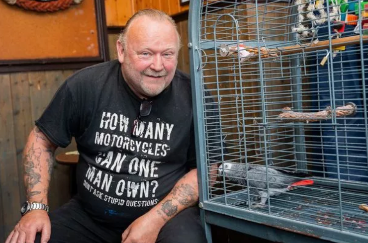 Попугай Фрости, птичка стала звездой, Великобритания, нецензурная лексика, ругань, птицы, приколы, курьезы, фото, Великобритания