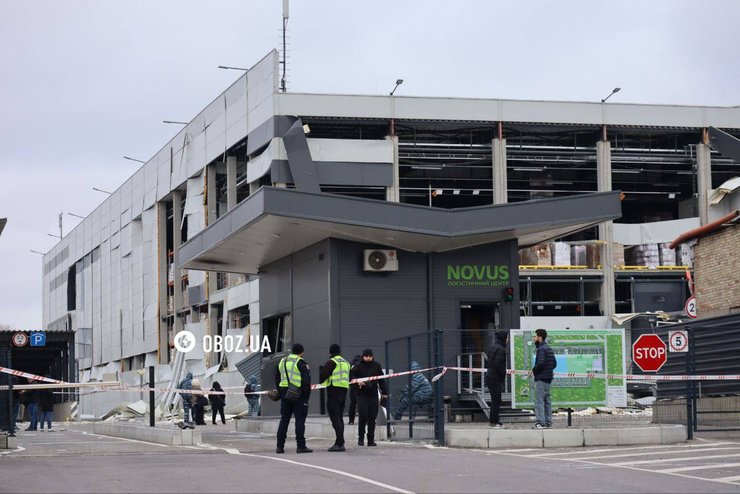 Як виглядає склад Novus у Києві, пошкоджений ударом РФ 25