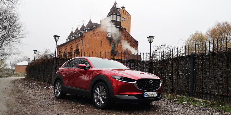 Mazda CX-30 внешний вид, фото, вид спереди, фары, решетка радиатора