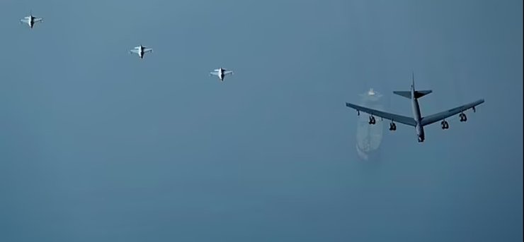 бомбардувальник B-52