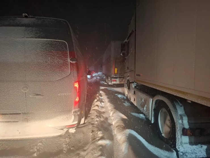 снегопад в польше затор S7