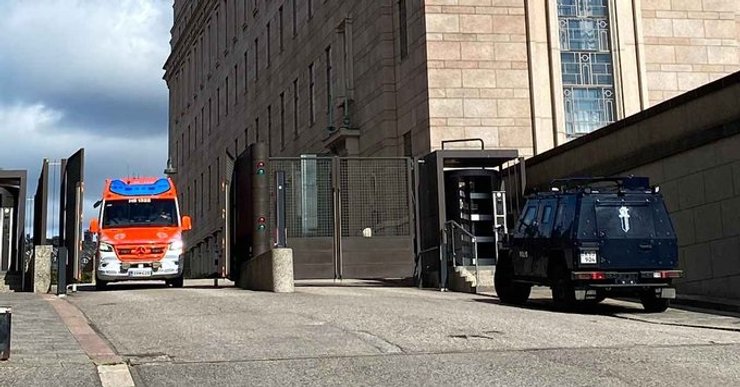 полиция у здания парламента