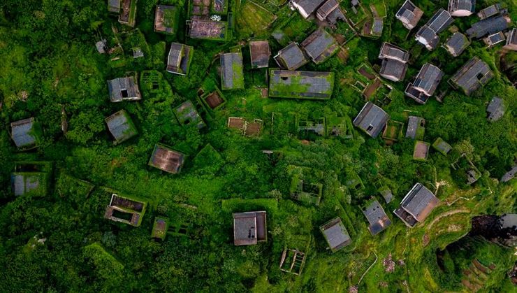 Заброшенный рыбацкий поселок Хоутуван полностью порос травой и плющом, что там произошло, туризм, путешествия
