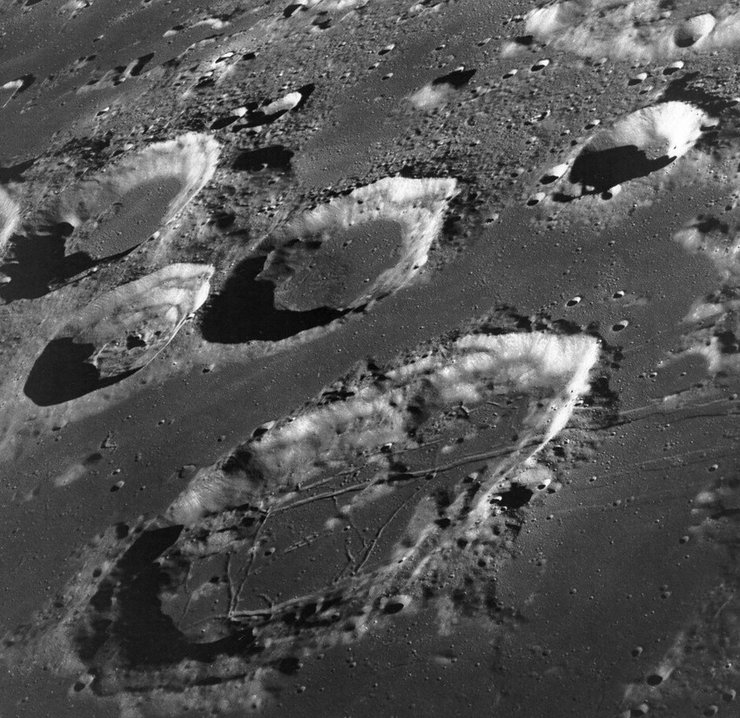 Місячна поверхня, сфотографована екіпажем місії "Аполлон-8"