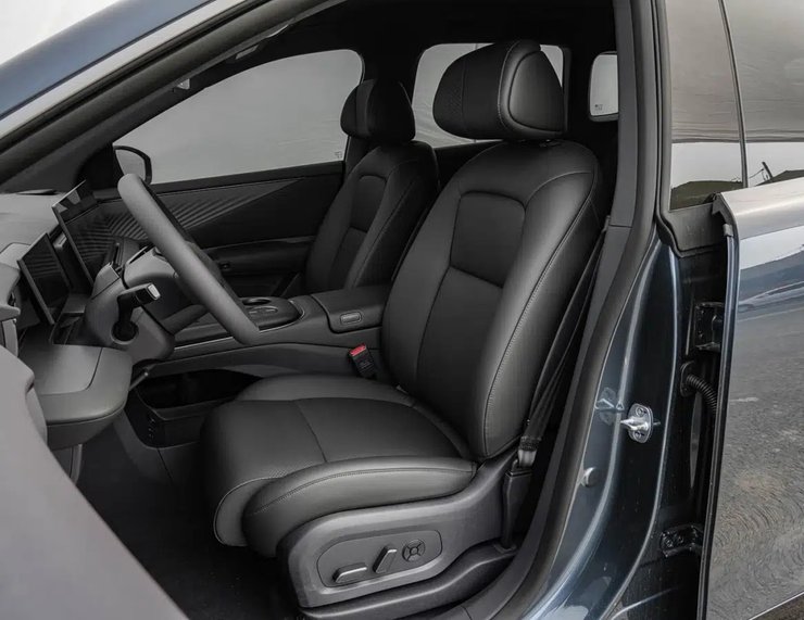 салон Nissan NX8