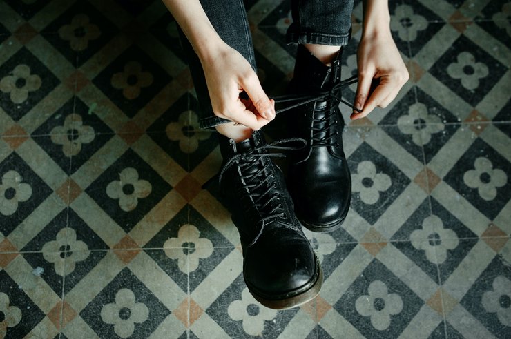 узел на шнурках, как правильно завязывать шнурки, крепкий узел, слабый узел, поломка шнурков, надежное завязывание шнурков, эффективное завязывание узлов, обувь, исследования