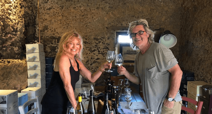 Голди Хоун, Курт Рассел, бокалы, вино