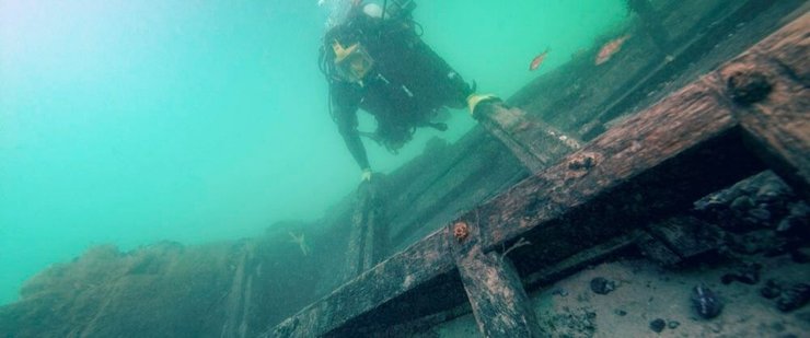 корабль, обломки, дайвер, фото