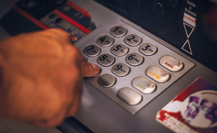 Банкомат, снял деньги, наличные, деньги, банк, перевел деньги в другой банк, зарплата