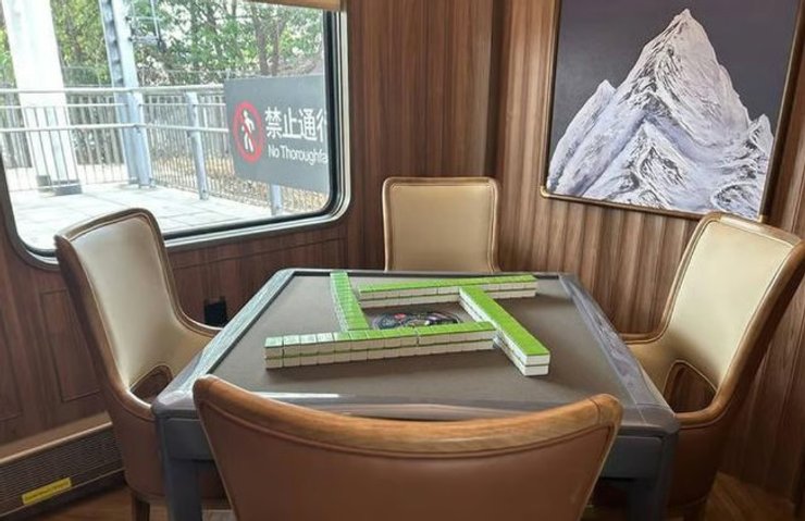 У Panda Express також є кімната для гри в китайську гру маджонг