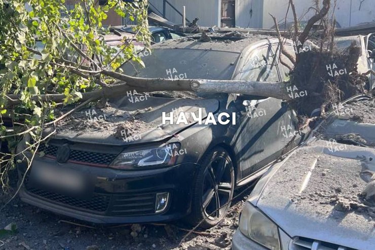 Первые фото с места прилета