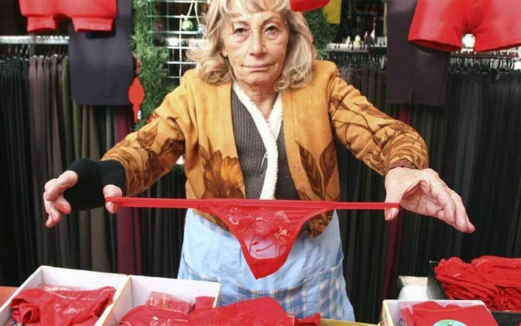 как празднуют новый год, красные трусы, фото