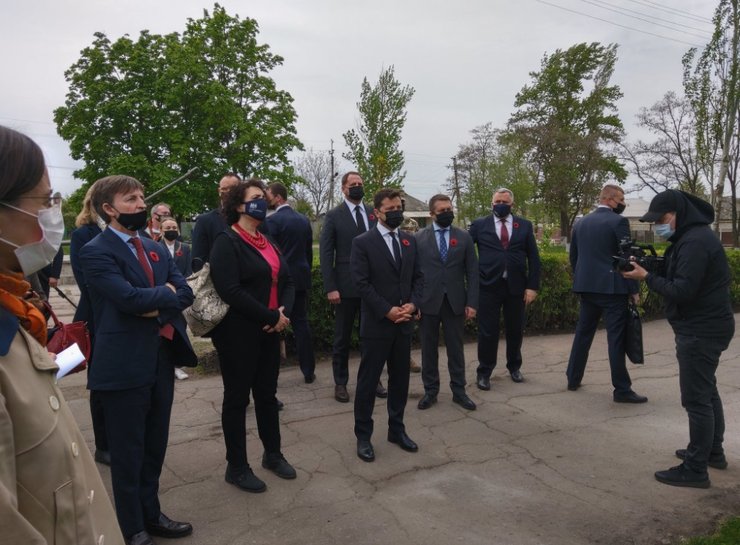 Владимир Зеленский, 8 мая, День памяти и примирения, Луганская область