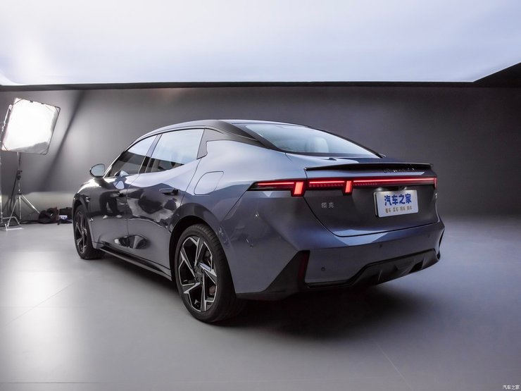 Модель будет доступна в мощных гибридных версиях