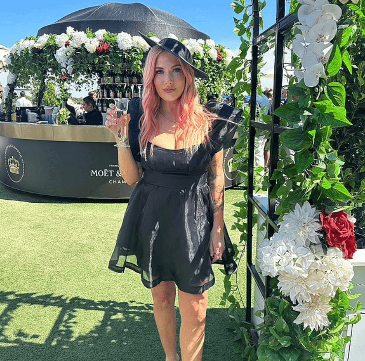 девушка пережила удар молнией