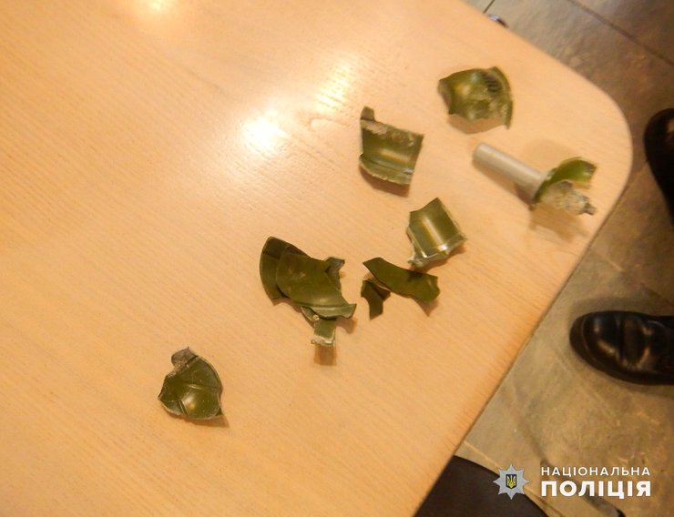 граната, осколки,