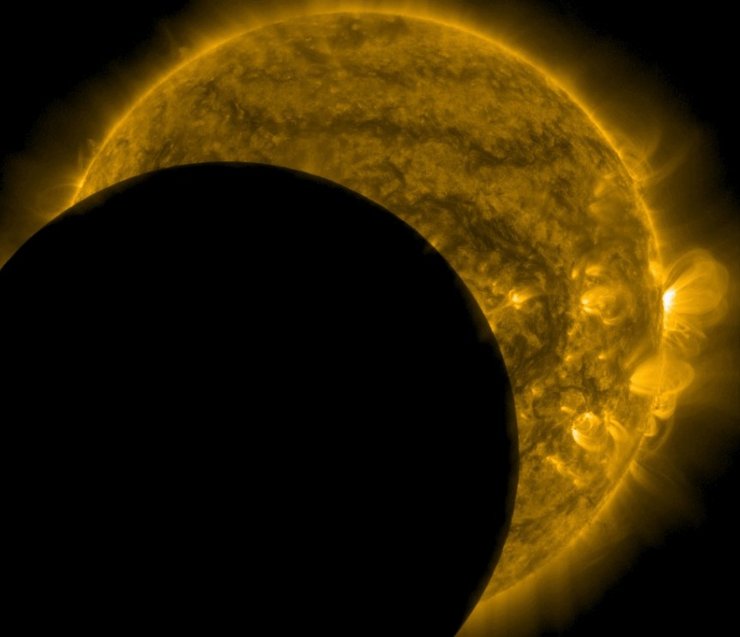 Місяць Сонце