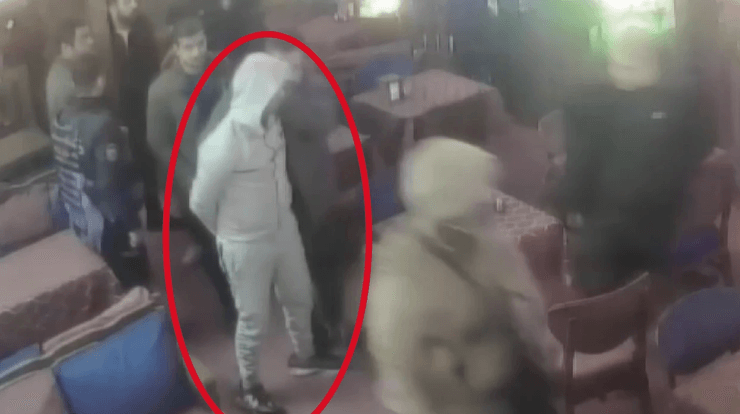 Туристы, отдых, отпуск, турист взял в заложники свою девушку, галлюцинации у туриста, турист взял свою спутницу в заложники