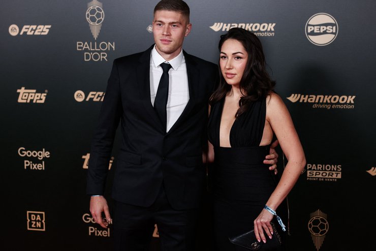 Артем Довбик с женой